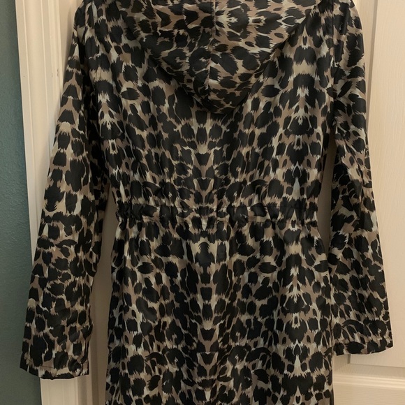 Jacket with hood- RazzleDazzle- Animal print- NEW- Very light for light rain - Picture 2 of 8
